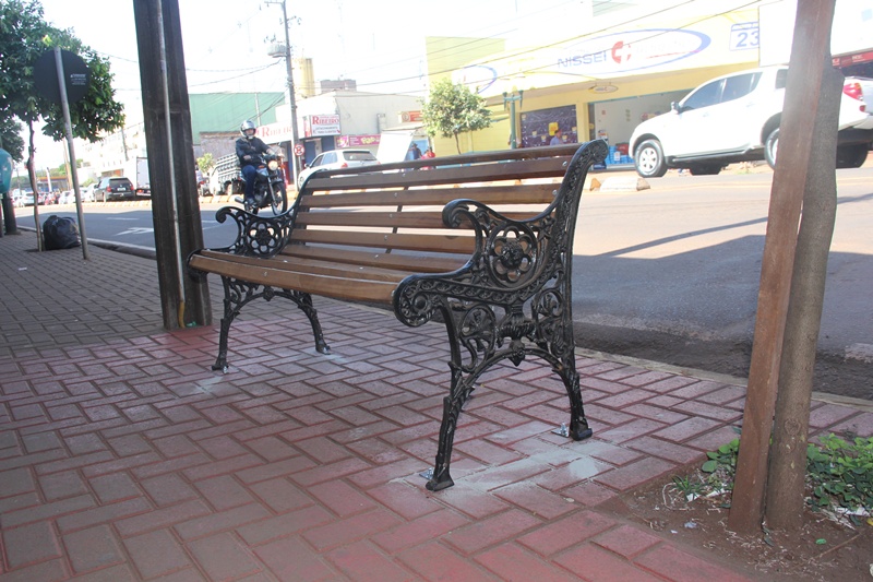    Avenida Londrina ganha bancos coloniais